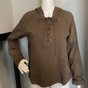 NWT Romeo Juliet Couture Olive Hooded Pocket Top